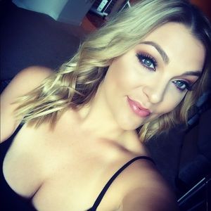 Meet your Posher, Briana